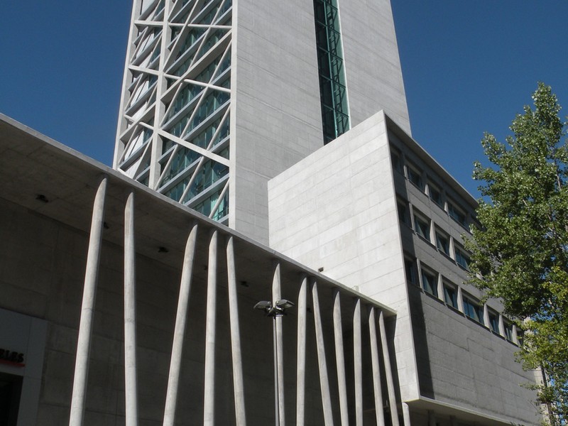 Influencia estilística y adaptaciones contemporáneas